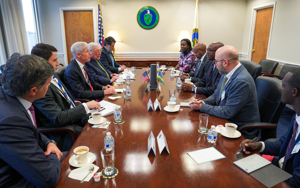Minisitiri w’Intebe, Dr. Nsengiyumva Justin, uri i Washington, D.C. yabonanye n'Umunyamabanga wa Leta Zunze Ubumwe za Amerika ushinzwe Ingufu, Chris Wright.

Baganiriye ku gushimangira ubufatanye bw’iki gihugu n'u Rwanda mu guhanga ibishya mu rwego rw’ingufu, ikoreshwa ry'ingufu