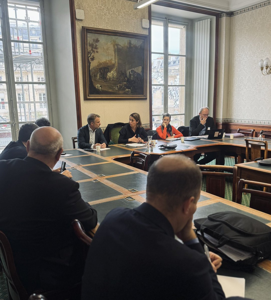 Rencontre avec <a href="/BinetSophie/">Sophie Binet</a>, Secrétaire générale de la @lacgt, Fabienne Rouchy &amp; Denis Gravouil, Secrétaires confédéraux avec les parlementaires du groupe #LIOT
🤝 Échanges autour de l’examen du #PLF et du #PLFSS, ainsi que des enjeux liés à la taxation des hauts patrimoines.
💬