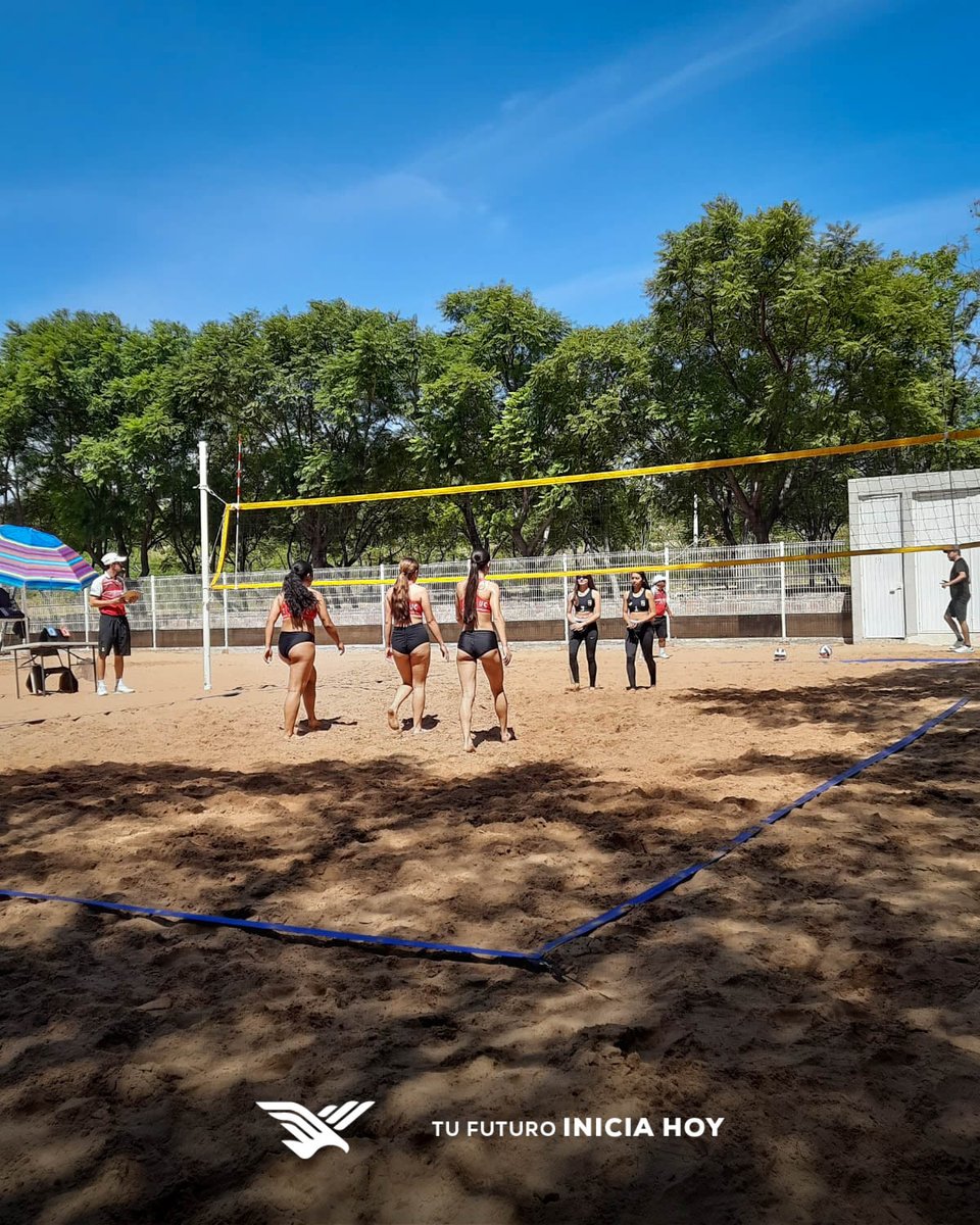 UCGuadalajara's tweet image. 🏐 ¡Nuestras guerreras del voleibol de playa ya están dejando huella en los Nacionales del Torneo CONADEIP! 🔥Con esfuerzo, pasión y trabajo en equipo, representan con orgullo a la UCG en cada punto. ✨

🌟 Tu futuro inicia hoy en la UCG.
#TuFuturoIniciaHoy #UCG #CONADEIP