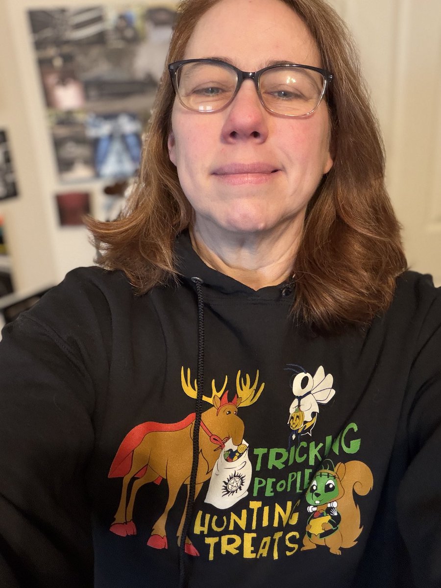 JulSPNForever67's tweet image. Too bad it’s a bit chilly to wear my @Stands Halloween shirt outside. But wait…. Thanks y’all! 🧡💜🖤🎃 Happy Spooky season!!