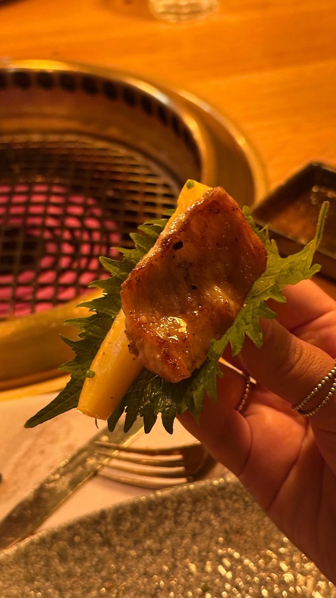 Primera vez probando el Wagyu y está:

✨ i n c r e í b l e ✨