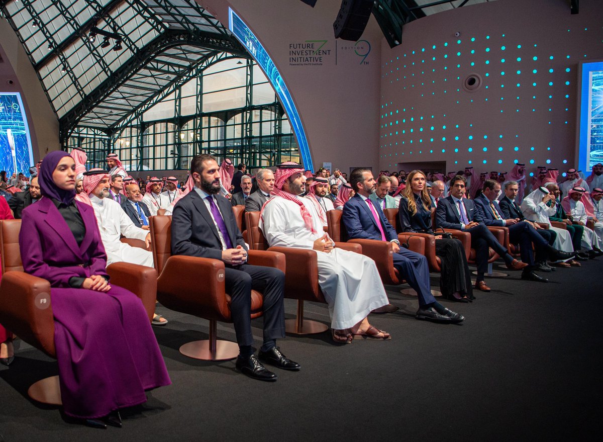 سمو سيدي #ولي_العهد يشهد الجلسة الحوارية لفخامة رئيس الجمهورية العربية السورية في مؤتمر #مبادرة_مستقبل_الاستثمار
#FII9