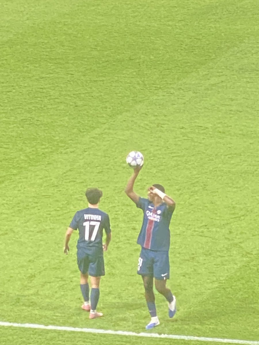 6_pochooo's tweet photo. Vends 1 place PSG 🇫🇷 – Bayern 🇩🇪
Tribune Paris – accès 108

🎫 Prêt d’abonnement
✅ legit en épinglé 

📩 DM 

Vue depuis la place 📸 https://t.co/d0BZ8RxYLU