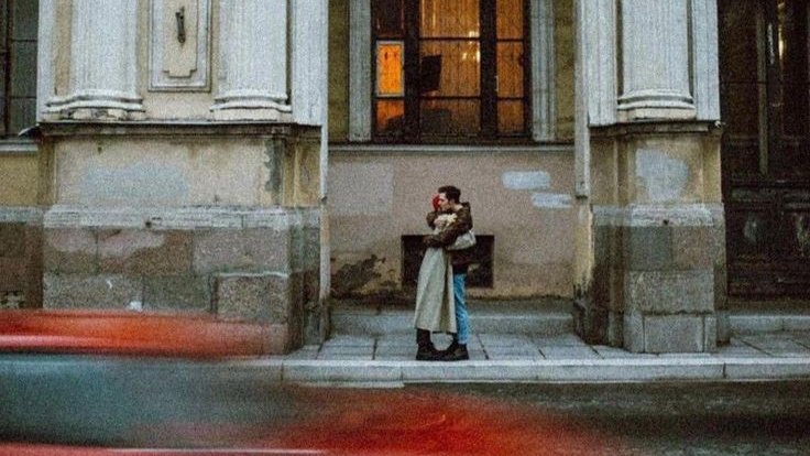 "sanki.. 
her şeysin."