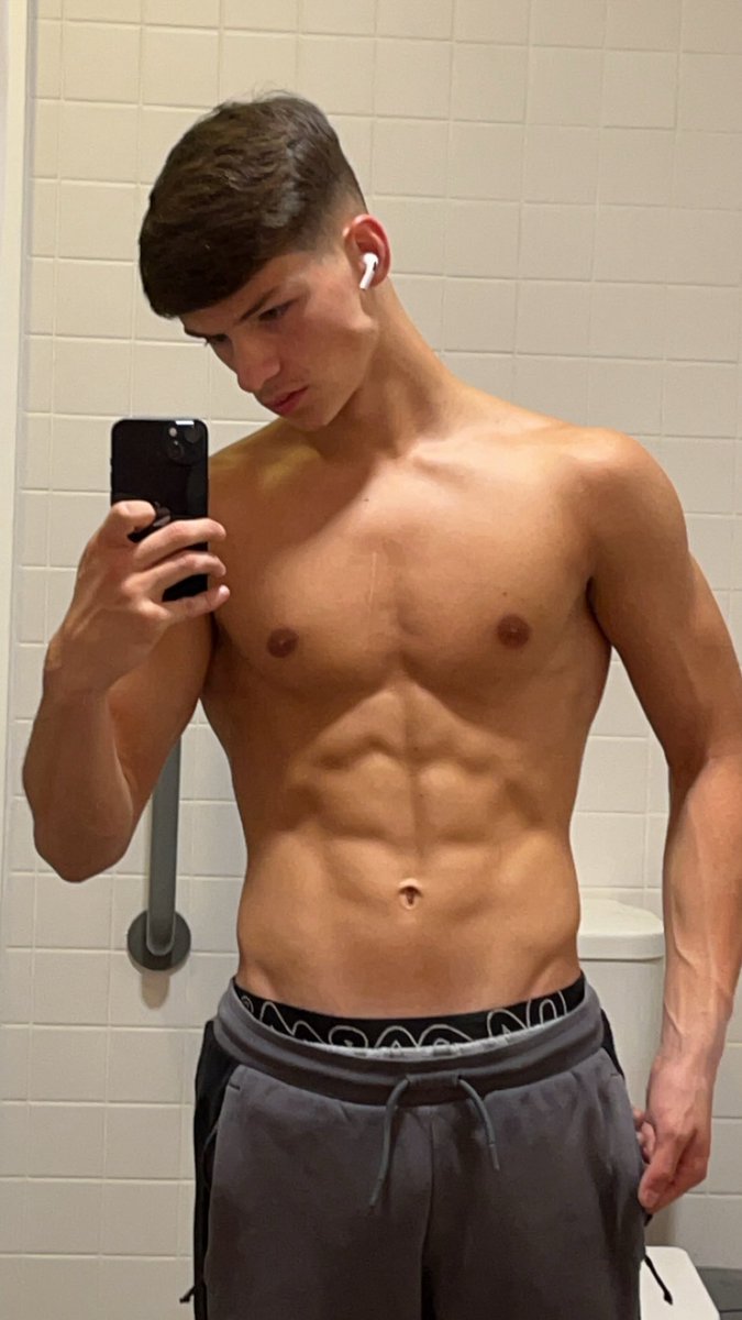 J2623784038636's tweet photo. Workout and nutrition plans both cheap for 24 hours don’t miss out, drop me a dm. 🏋️‍♂️👀 https://t.co/Q3mAs26ju9