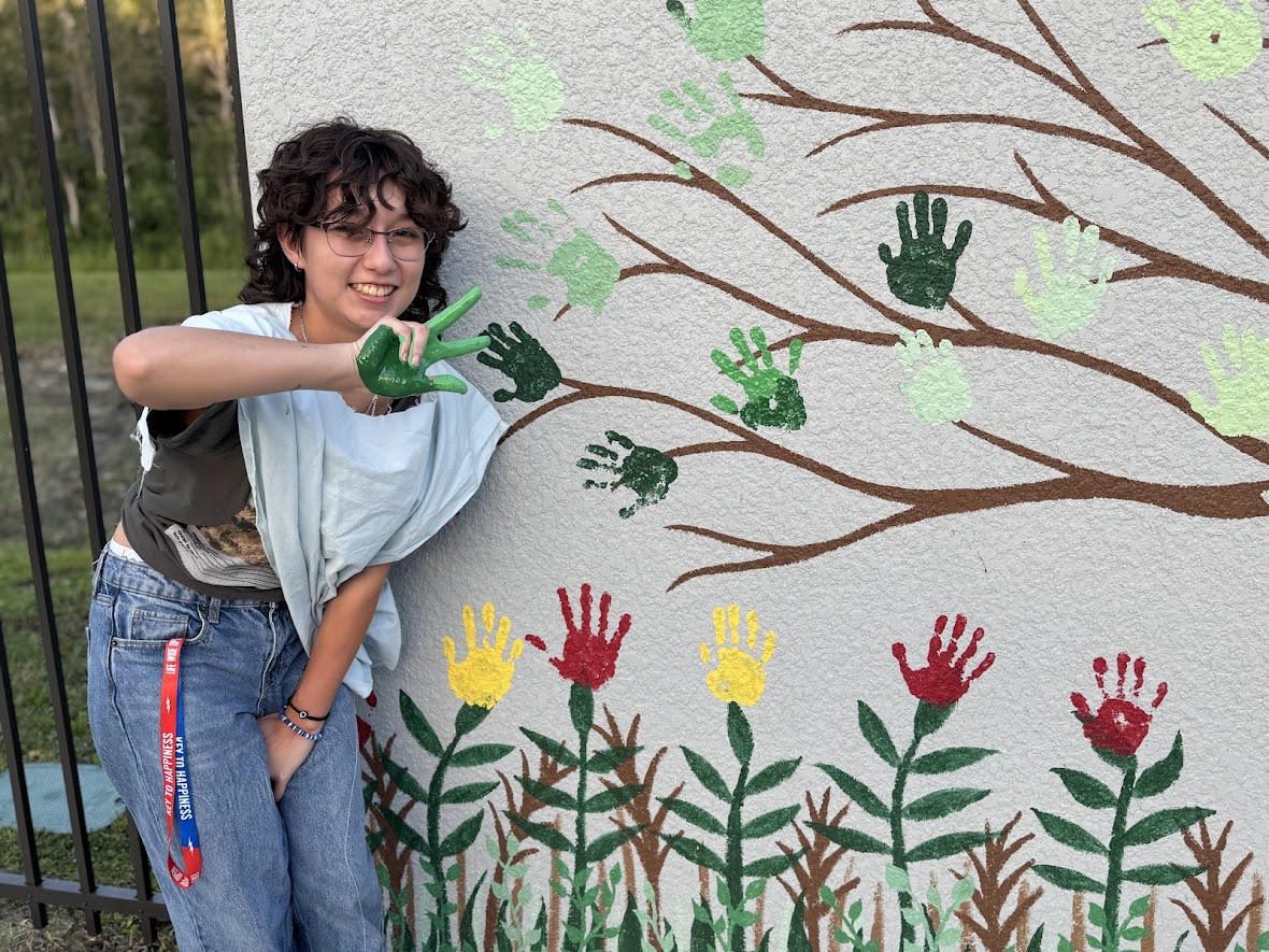 valerieshousefl's tweet image. Every child leaves their mark at Valerie’s House — some as leaves, others as flowers on our mural. 💛

Thank you to Terri &amp;amp; Larry Roberts, Valerie’s House Friends Sponsors of our 2025 Sunset Soirée, for helping five grieving children leave their marks too. 🦋 #FamilyIsForever