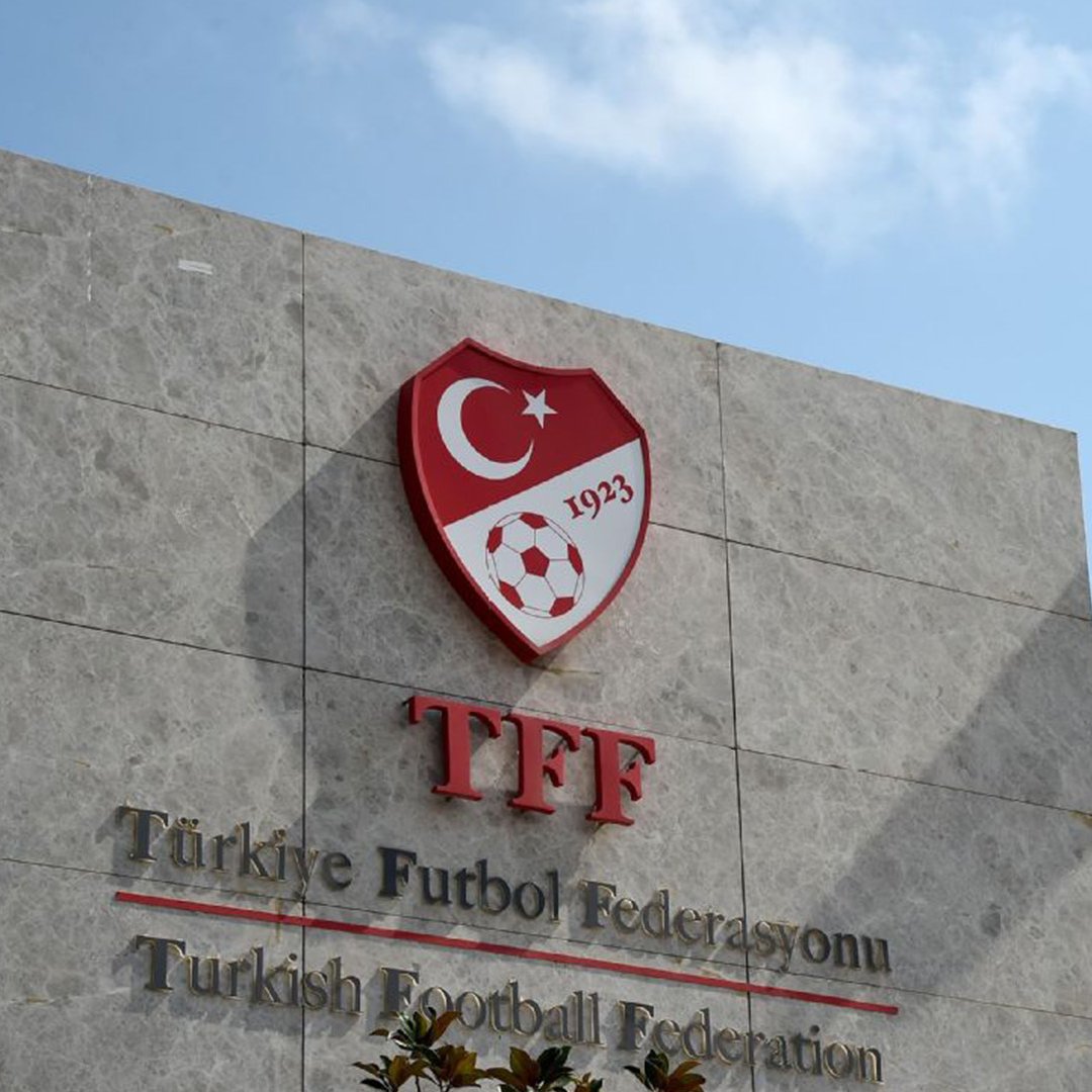 Türkiye'de yaşanan bahis skandalında yeni bir perde açılıyor. Hakemlerle ilgili yapılan soruşturmanın ardından futbolcularla ilgili de araştırmalar yapıldığı ve sevklerin önümüzdeki hafta açıklanacağı öğrenildi.