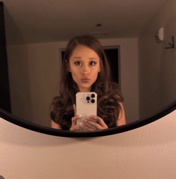 omfg i’m gaggingggggggg she looks so good