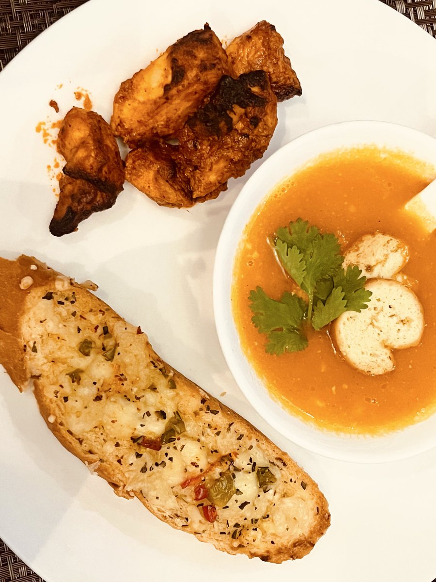 Thoda taste, thodi health! Soup season is here bishes!!