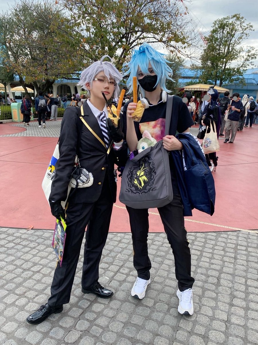 AdOnA_cosgenkai's tweet photo. Dハロ②

激うまサンデーでご機嫌ボドゲ部

#Dハロツイステ仮装 https://t.co/BBZNjiQ47Y
