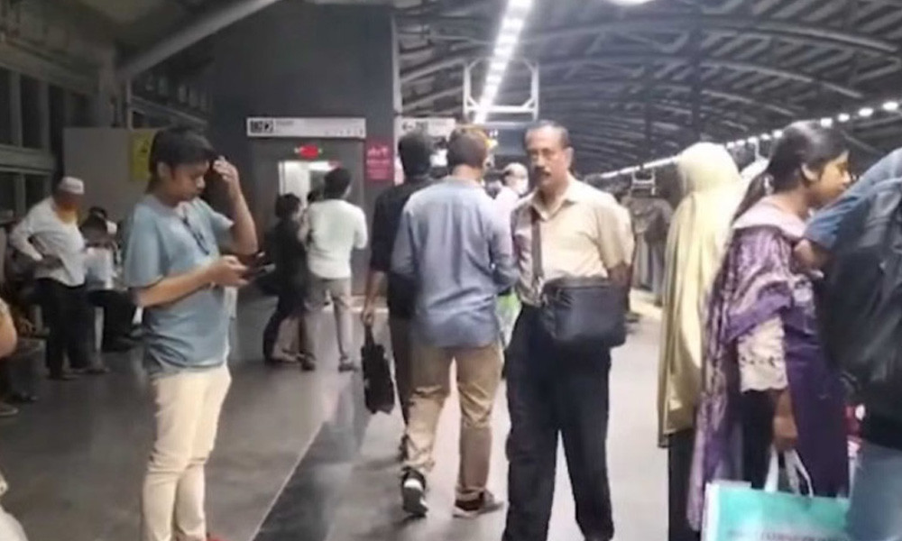 কারিগরি ত্রুটির কারণে মেট্রো রেলে ঝাঁকুনি, কারওয়ান বাজার-আগারগাঁও চলাচল বন্ধ