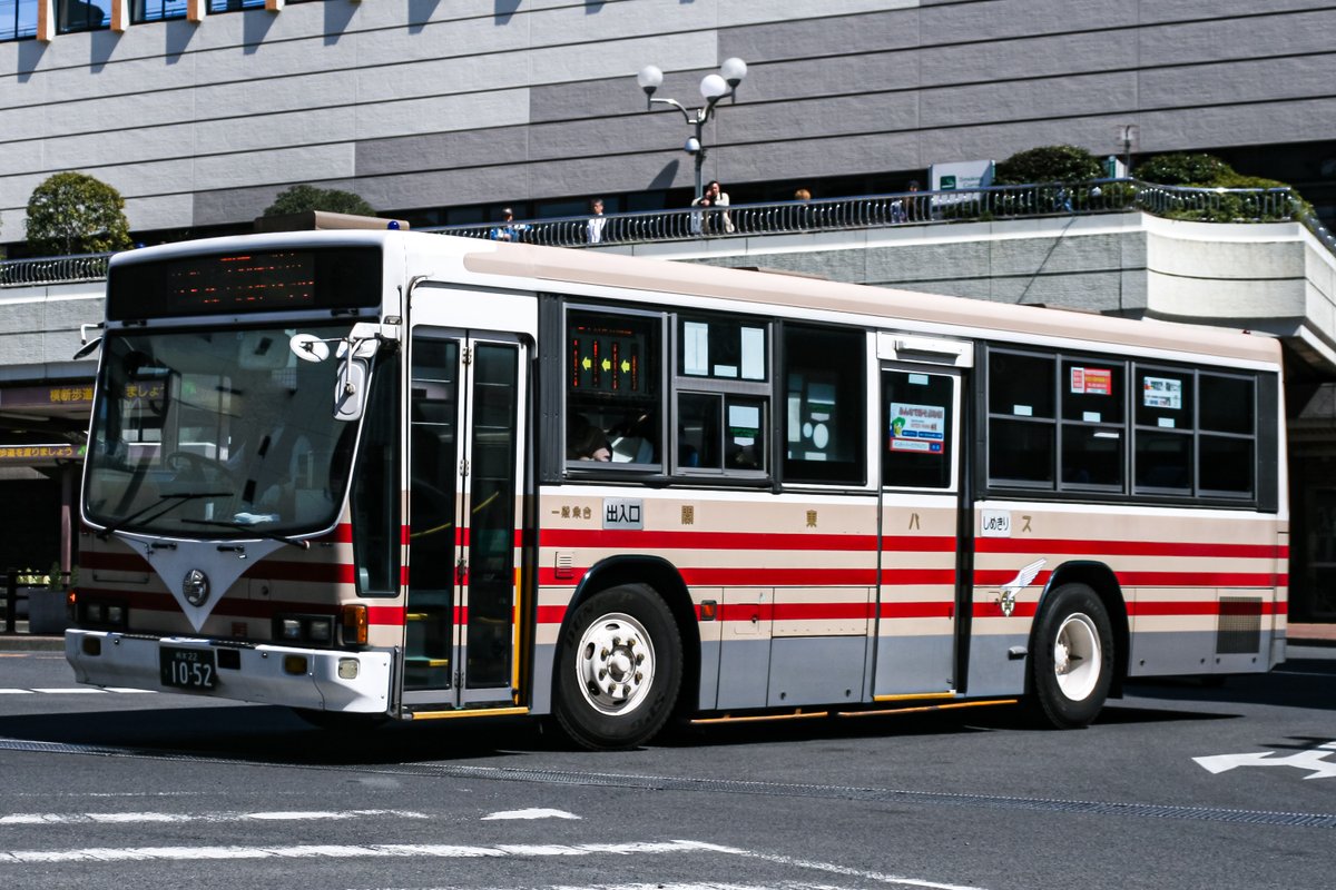 関東自動車
栃木　22　う　1052
KC-LV380L　1997年式
自社発注

前中扉のキュービックとしては唯一三筋塗装を纏っている1台です。
