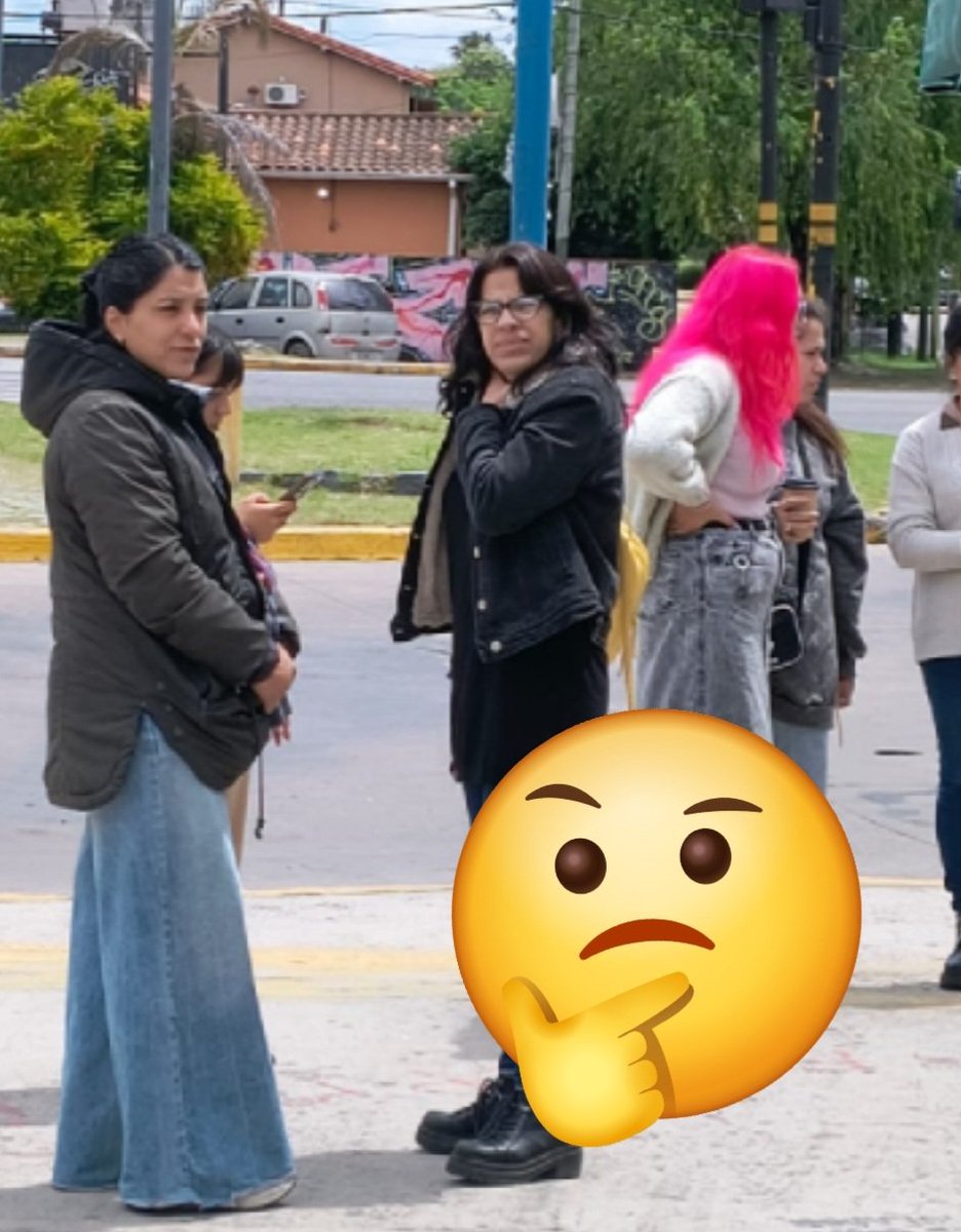 FreeWillyM's tweet photo. Son Consejales y empleadas del  @MunicipioBrown. Sin embargo, parecen planeras que cobran por ir a marchas.  
#Clementi es inocente.
https://t.co/BEGFQnTEHD
#tipificaciondeldelito https://t.co/0TxEvh0rYb
