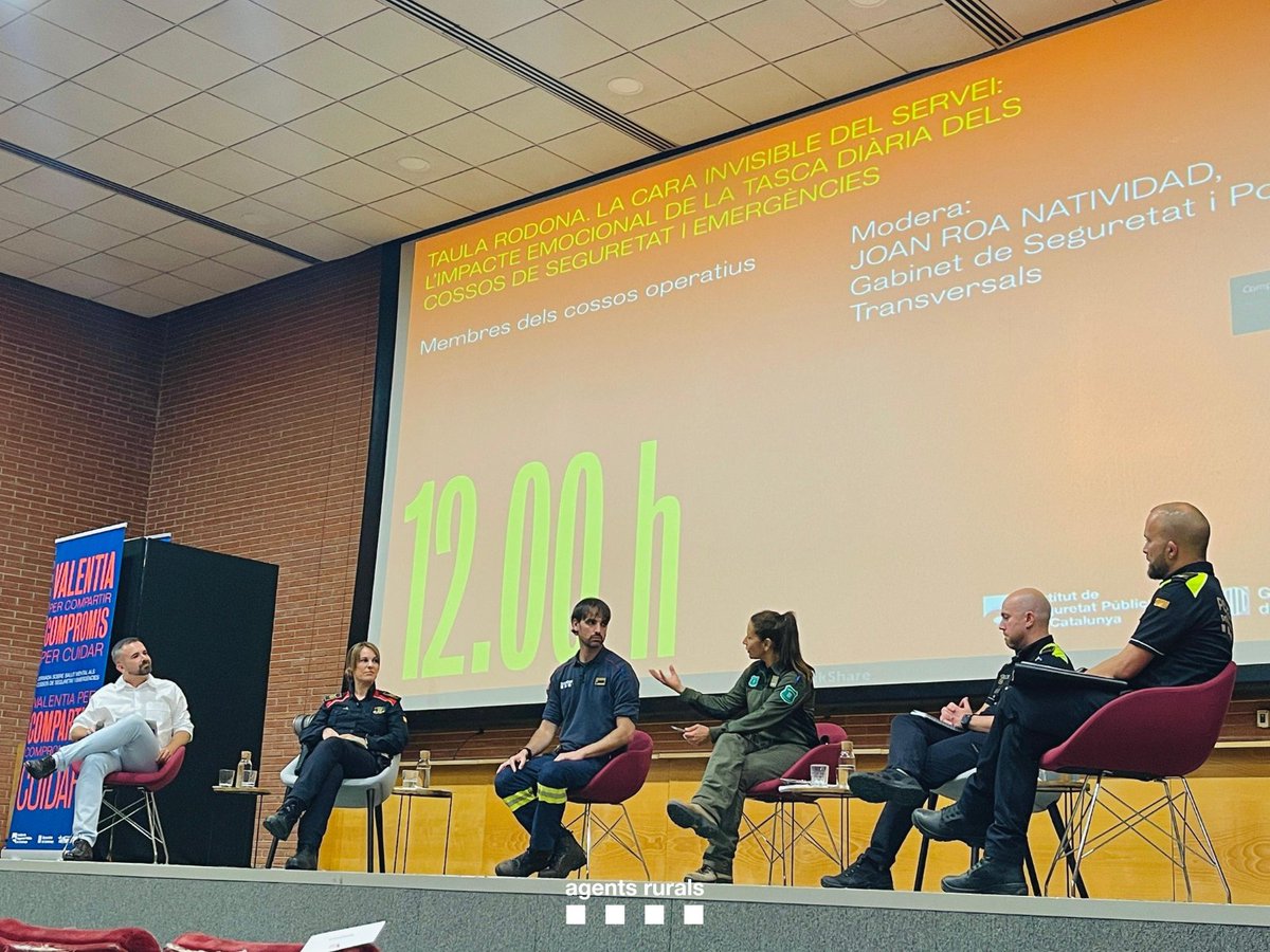 Avui hem estat a la jornada sobre #SalutMental als cossos de seguretat i emergències a l'<a href="/ispccat/">ISPC</a>

A la taula rodona sobre l'impacte emocional de la tasca diària, la sotsinspectora Janet Puiggròs ha destacat: "ser professionals també implica reconèixer com estem i demanar ajuda".