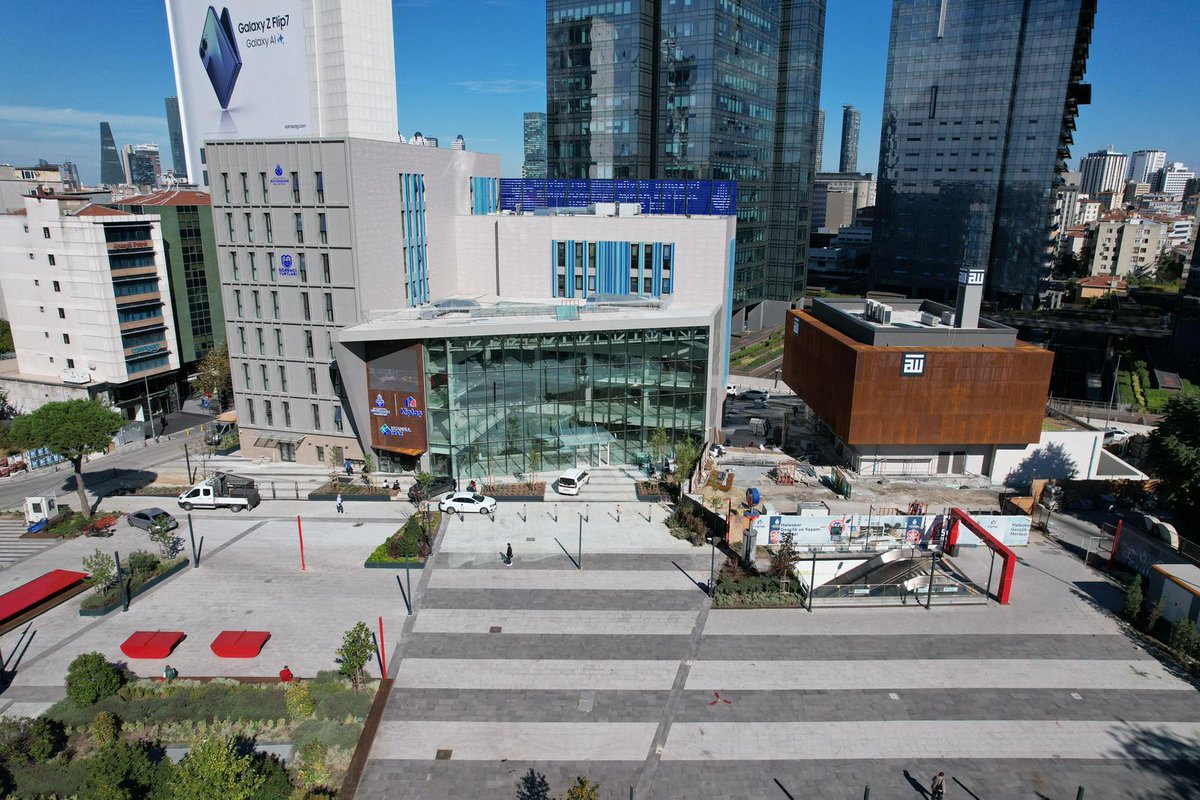 İBB Zübeyde Hanım Yükseköğrenim Kız Öğrenci Yurdu açıldı!

Özel çalışma alanları, atölyeler, bekleme salonu, PDR odası ve kat teraslarıyla kız öğrencilerimizin ihtiyaçlarına cevap veren yurdumuzun açılışını, CHP Genel Başkanı <a href="/eczozgurozel/">Özgür Özel</a>, İBB Başkan Vekili <a href="/nuriaslan_tr/">Nuri Aslan</a>, KİPTAŞ