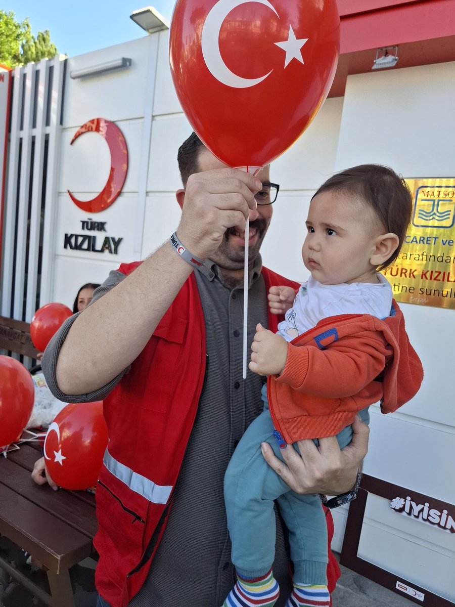 Şube başkanımız Sn.Pınar Kapukaya’nın katılımı ile Genç Kızılay ekibimizle özgürlüğümüzün, umudumuzun ve geleceğimizin simgesi olan Cumhuriyetimizin 102. yılını kutluyoruz!

Cumhuriyetin genç yüreklerinde atmaya devam ediyoruz! ❤️🤍