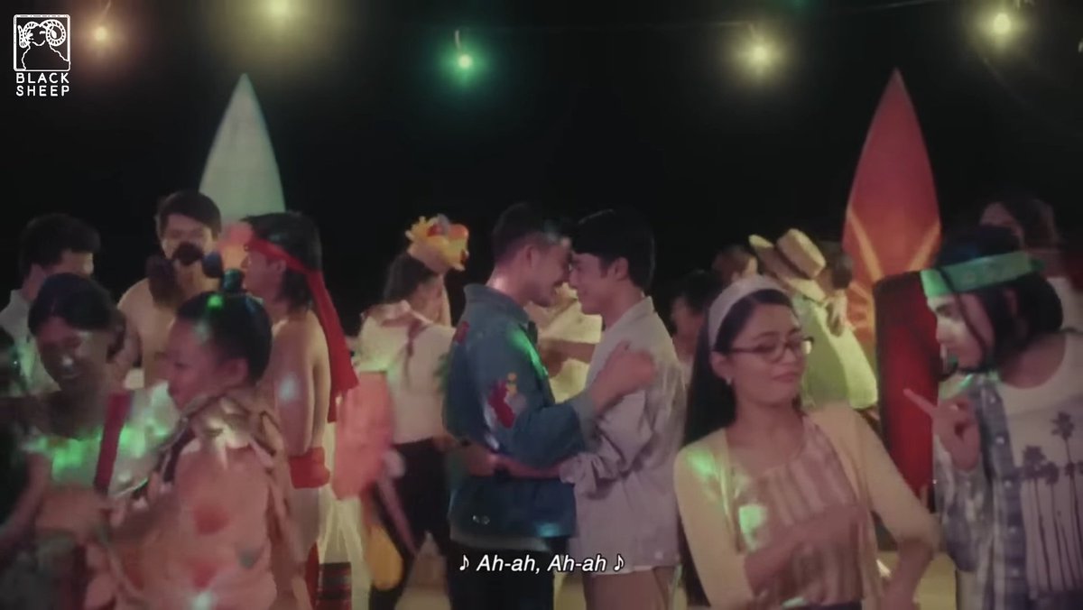 skitlyssn's tweet image. Ito ba yung sinasabi nilang "better late than never" cuz wdym I'm 4 years left behind from watching #hellostrangerthemovie?! 😭

anyways, ang lakas ng chemistry nilaaa like it made me kilig so yea nakapasa 'to sa taste ko hahaha