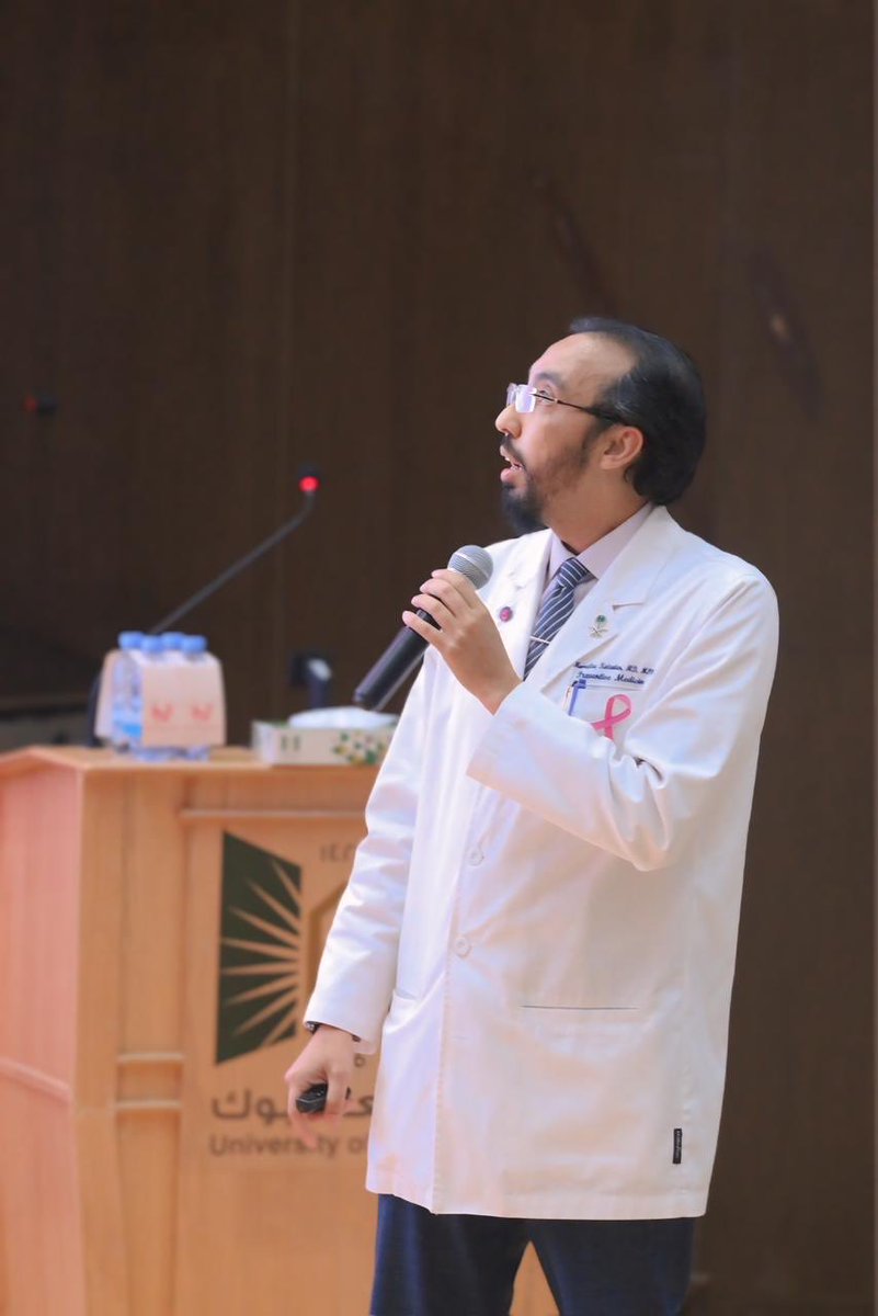 برعاية سعادة رئيس #جامعة_تبوك أ.د. عبد العزيز بن سالم الغامدي، نظمت الجامعة ندوة بعنوان “أحدث المستجدات في مكافحة #سرطان_الثدي من خلال منهجية التخصصات المتعددة”، وذلك تزامنًا مع #اليوم_العالمي_لسرطان_الثدي، بهدف تعزيز الوعي بأهمية الكشف المبكر، والوقاية من المرض، وتقديم الدعم
