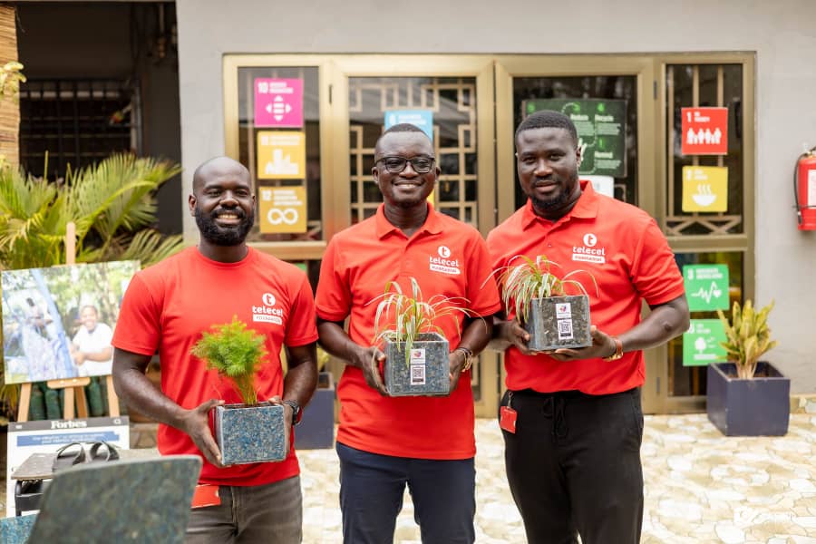 TelecelGhana's tweet photo. To mark World Sustainability Day, Telecel Ghana teamed up with @MckingtorchAfri for a fun, hands-on upcycling workshop! Our employees learned creative ways to turn everyday waste into valuable, https://t.co/jYoNNhBSr1