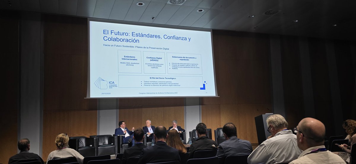 Molt grans 😍 M'agradaria que se gravàs per passar-ho arreu. Sobretot a la feina 😂😂😂😂😂😂😂😂 #MoltFan #Arxius #ICABarcelona2025 <a href="/ICABcn2025/">International Archives Congress ICA Barcelona 2025</a>