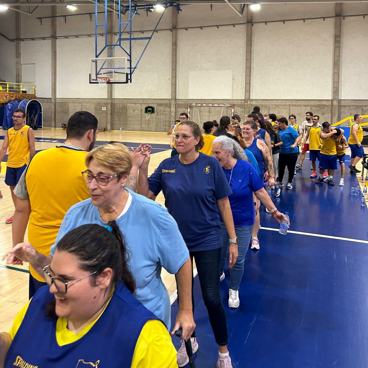 📝 El Pabellón Insular de la Vega de San José vibra con “La Suma en familia”.

▪ Cerca de cuarenta jugadores y jugadoras del #ProyectoSuma disfrutaron de una gran jornada compartiendo la pista con sus familiares.

➡ cbgrancanaria.net/news/el-pabell…