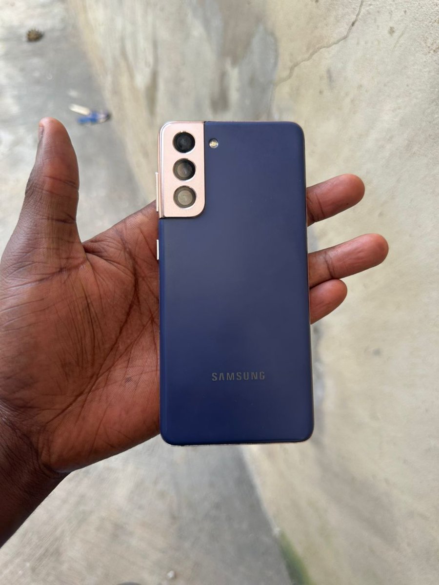 Giveaway Price 🤲🏾

Samsung Galaxy S21 (256GB) – Slight Line on the screen as seen on the image.

Super fast, clean, and Everything functions perfectly- camera, network, sound, battery, and performance are all intact.

Kindly help me retweet 🤲🏾🥺