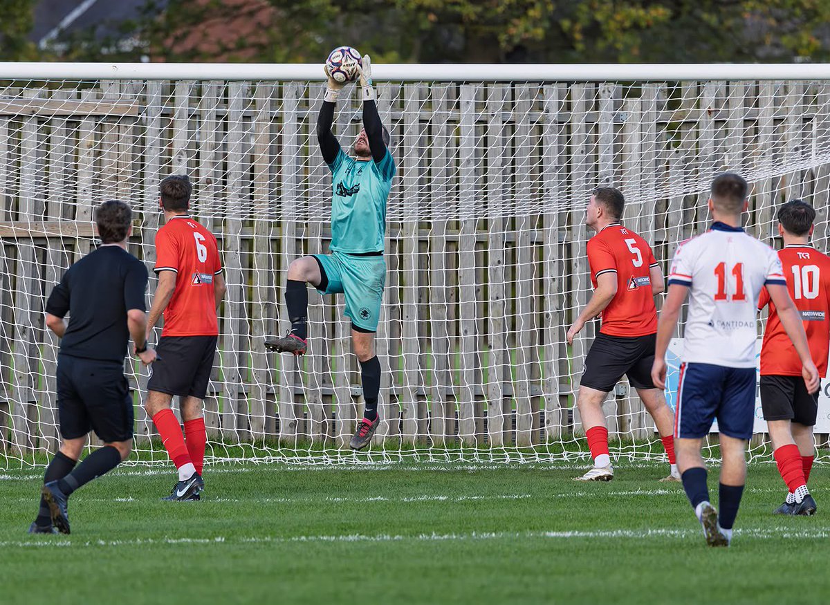 AppFrodFc's tweet image. 𝐌𝐀𝐓𝐂𝐇 𝐏𝐇𝐎𝐓𝐎𝐒 📸

Photos from Saturdays game vs Wakefield AFC.

📸 David Hornsby.

facebook.com/share/17ZjZKEC…

UTS 🔴⚫️