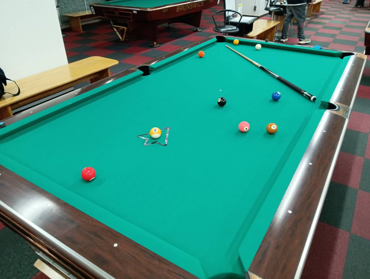 HSCustomizer's tweet image. #ビリヤード ＃マスワリ失敗 取り出しから順調に途中で色々と無理したので配置が動いてるのは仕方ないとしても落ち着いて⑧レール走らせて、後は⑨沈めるだけなのに綺麗に外しラッチ💔
(・_・)コレ一番アカン奴ですわ。
いつになったらマスワリ出るのやら、、＿|￣|○