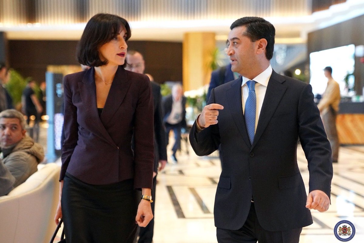 Grateful to 🇺🇿<a href="/FM_Saidov/">Bakhtiyor Saidov 🇺🇿</a> for the warm welcome in #Samarkand.
We had a productive exchange on advancing our bilateral cooperation, expanding our partnership across various fields, and underscoring Georgia’s pivotal role in regional connectivity through the Middle Corridor.