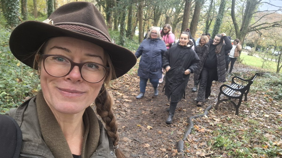 WeAreNatureCIC's tweet photo. Another fantastic Skill Share session with Ayrshire College students.
We looked at SOAC, tackled RA's, got brave with minibeasts 🐛, tried worm charming, &amp; built creative nests + shelters!
Huge thanks to @SafeDeposits for supporting this project.  
#ConnectedByNature #skillshare https://t.co/kEA6sxJf2H