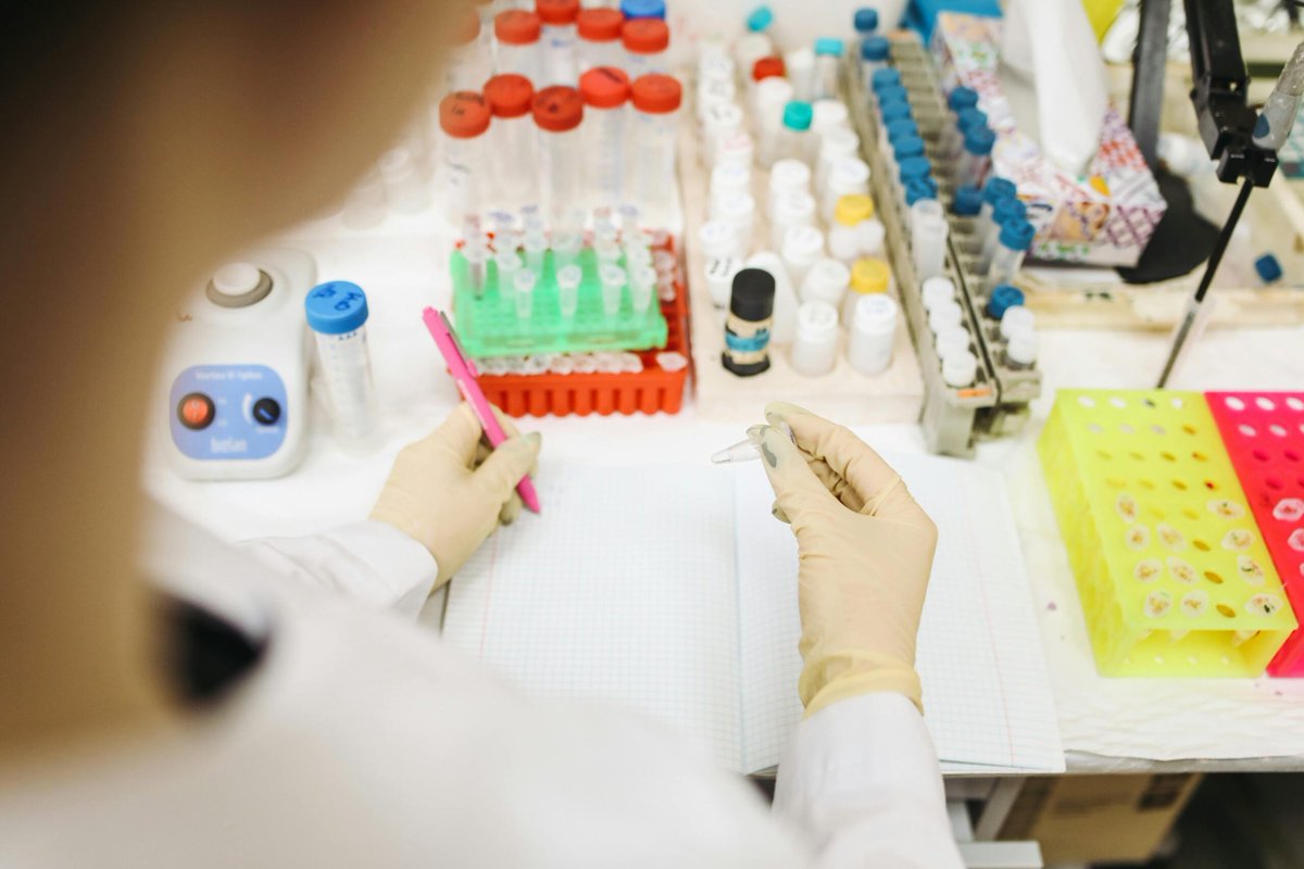 TubeWriter's tweet photo. Scientists are being held back by their labeling habits — and don’t even realize it. Handwritten notes and sticky labels = hidden risk: lost data, compliance issues, wasted hours.

TubeWriter fixes that. Protect your science.
🔗 https://t.co/dHgAsTgTqi https://t.co/akQEQ8k9PA
