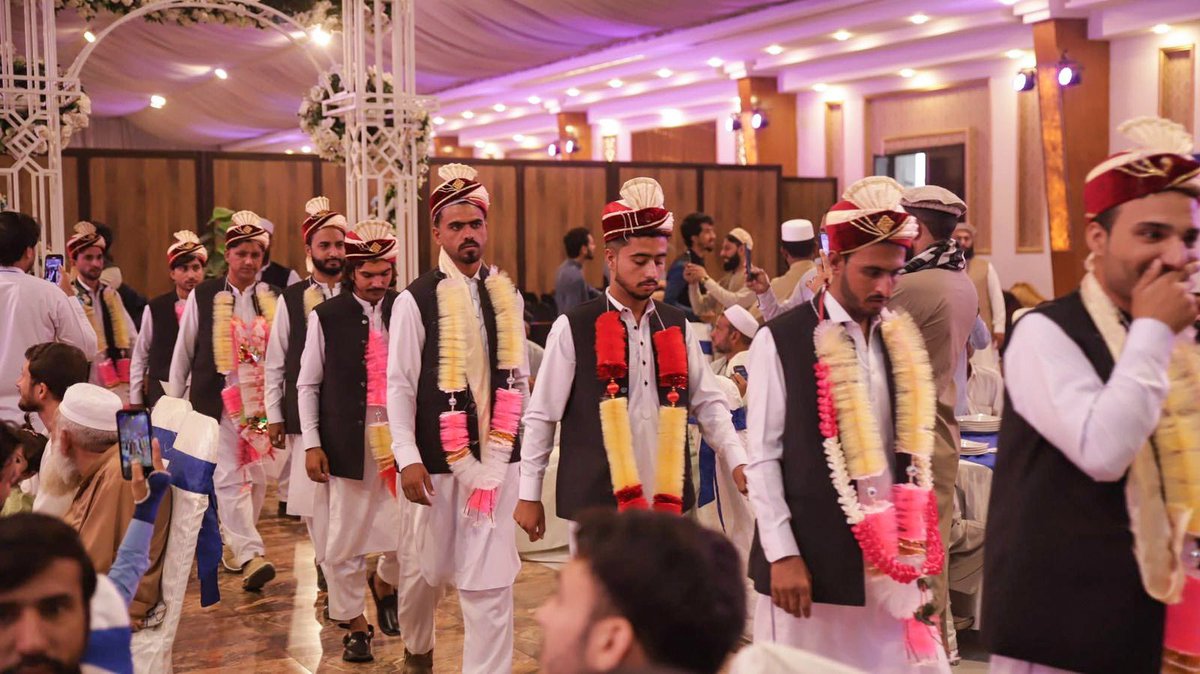 JIPOfficial's tweet image. پشاور: الخدمت فاؤنڈیشن کی جانب سے31 مستحق جوڑوں کو رشتہ ازدواج میں منسلک ہونے پر شادی تحائف مہیا کیے گئے۔نئے شادی شدہ جوڑوں کو نئی زندگی کے آغاز کے موقع پر دیئے گئے تحائف میں نئے کپڑوں سمیت گھریلو استعمال کی تمام بنیادی اشیائے ضرورت شامل ہیں۔

#Alkhidmat #massmarriage #peshawar
