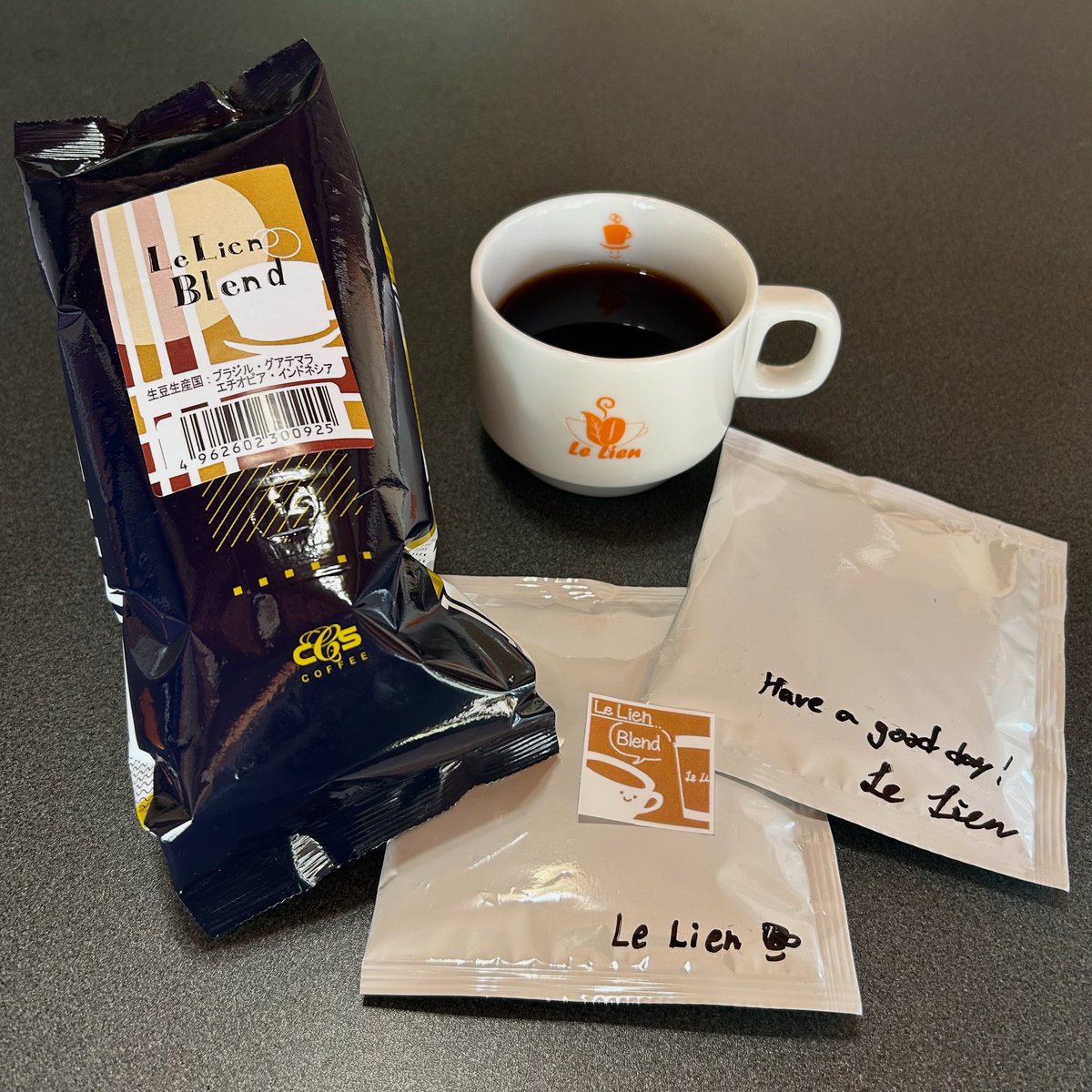 【学祭当日販売のお知らせ☕️】
今年度も Le Lien ブレンドのドリップパックと豆の販売を行います！

ドリップパックは1個200円、5個800円となっております。豆の価格は1袋900円です。

ご自宅でLe Lien ブレンドを手軽に楽しむことができます！

気になる方は是非この機会にお買い求めください♪