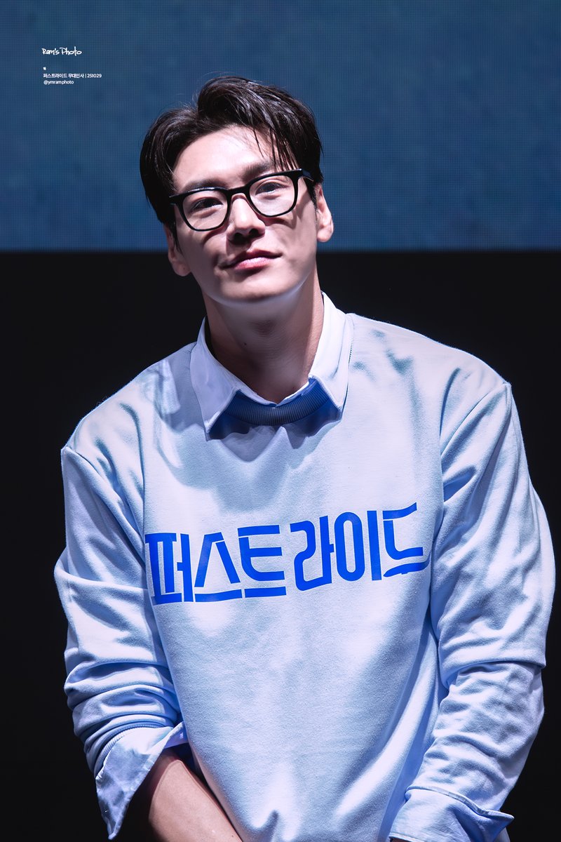 251029 영화 #퍼스트라이드 무대인사
#김영광 도진

김영광 입꼬리가 좋다고 말해 🥹🥹🥹