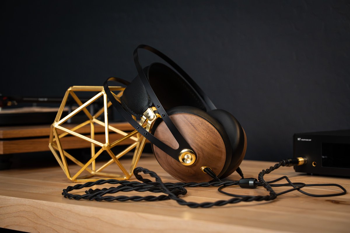 GadgetryTechJoe's tweet image. 2025 is one of the best years ever for headphone launches.  More and more amazing models keep coming out.  Here&apos;s another one, the new Meze 99 Classics V2  youtu.be/SgsS_5vSzLE