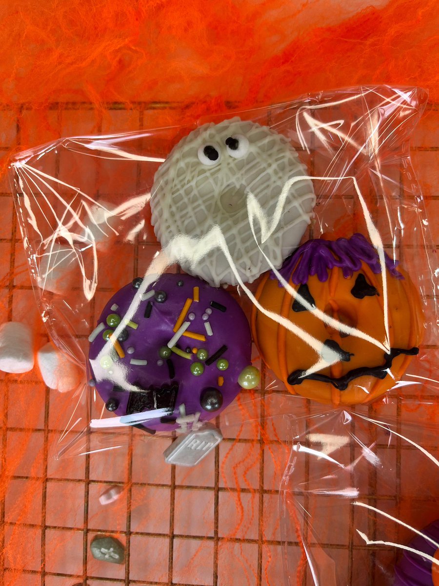 En Bakery tenemos varios detalles para este fin de semana de Halloween, agenden con tiempo, quedan pocos días  🧡

RT porfis 🫶🏽🥰