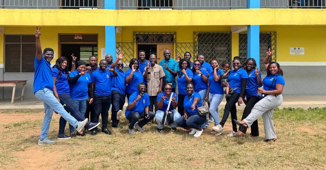 StanbicBankGH's tweet image. Stanbic Operations Team Gives Back with Love

The Operations Department of Stanbic Bank Ghana, led by Benjamin Ahulu, Head of Operations, has donated food items, toiletries, stationery, and cash to the Good Shepherd Orphanage Home in Kasoa.

Mr. Ahulu noted that the gesture goes…