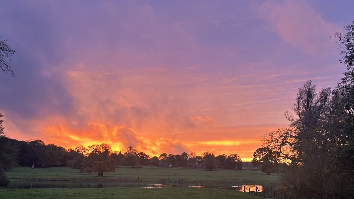Norfolk in full ‘Look at me!’ mode as the sun drops tonight.
