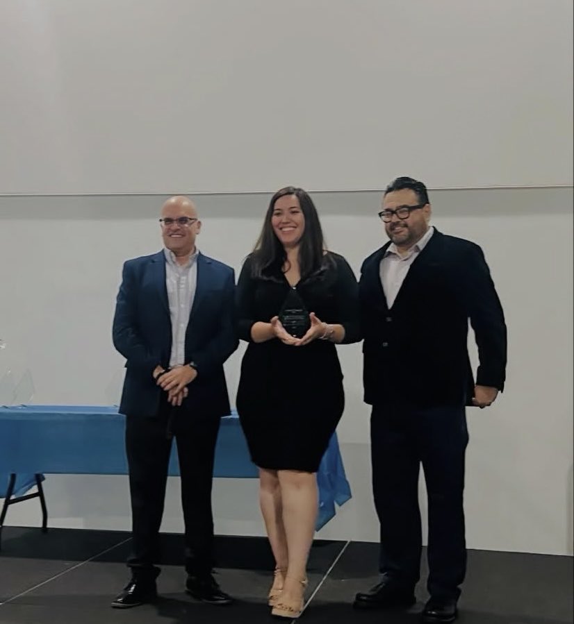Excited to share that our graduate student <a href="/AnapaulaThemann/">Anapaula Themann</a> was the recipient of the "excellence in research by a student award" at this year's <a href="/theNHSN/">National Hispanic Science Network (NHSN)</a> conference! 🏆 🐭 🔬 congratulations Anapaula!