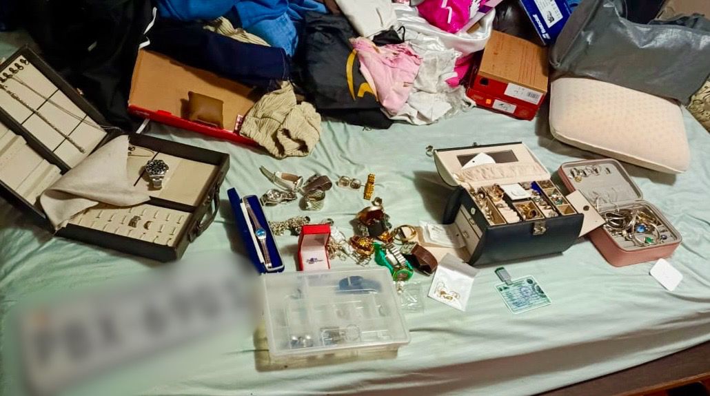 FiscaliaEcuador's tweet image. #ATENCIÓN | #Pichincha: #FiscalíaEc lideró un operativo que dejó 18 detenidos, incluido alias &quot;Gordo Arturo&quot;, presunto cabecilla de &quot;Los Lobos&quot;. Estarían involucrados en #Asesinatos, #Robos a locales comerciales y entidades financieras, #TráficoDeDrogas y #Secuestros con muerte.