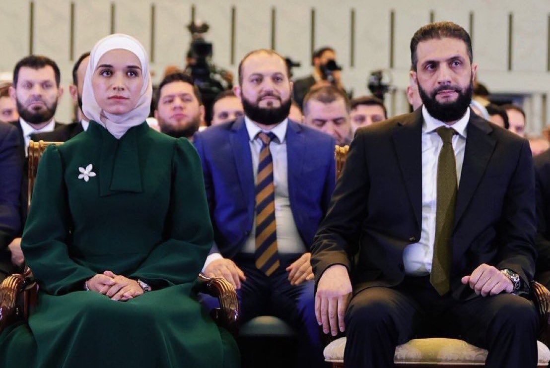 h8122024's tweet photo. الرئيس احمد الشرع وزوجته لطيفة والتطقيم 🤍 https://t.co/WtJIu9a5E1