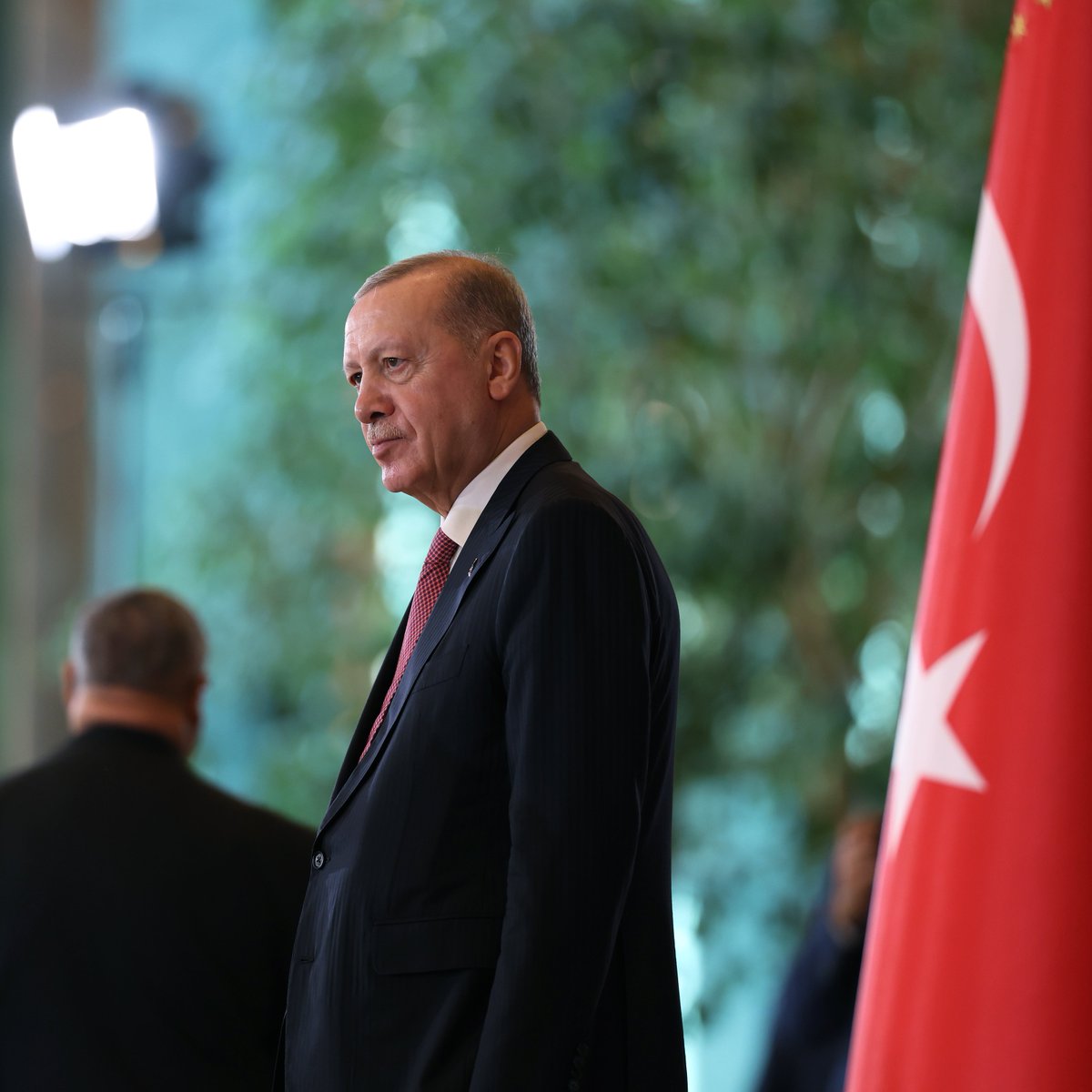 Cumhurbaşkanı Recep Tayyip Erdoğan, 29 Ekim Cumhuriyet Bayramı münasebetiyle Ankara'da düzenlenen 29 Ekim Resepsiyonu'nda konuşuyor. Erdoğan, 

"Türkiye Cumhuriyeti, devamlılık ilkesine dayalı kadim devlet geleneğinin en son halkasıdır. Bundan 102 yıl önce ilan edilen