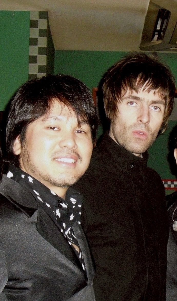 TheparrotsJP's tweet photo. リアムは熱心にアビーロード東京へパロッツを観にきてくれる。
彼はBeady Eyeの時も、Pretty Greenのプロモ来日の時でさえ会いにきてくれた。
そしていつも決まってRainをリクエストし、筋金入りのマンチェスター訛りでお前らサイコー、を連呼してくれる。
その言葉、そのままあなた達にお返しします。 https://t.co/GhhykaKb05