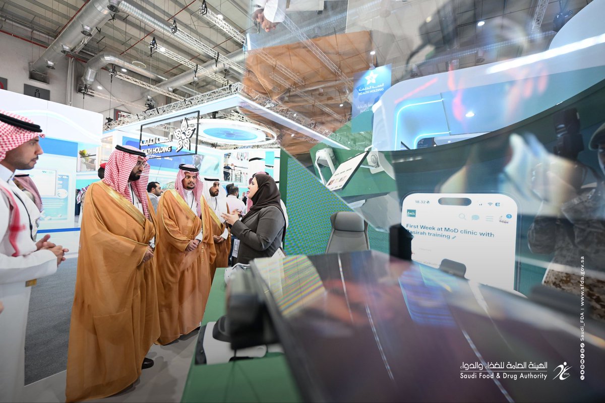رئيس هيئة #الغذاء_والدواء <a href="/aljadhey/">أ.د. هشام الجضعي Hisham Aljadhey</a> يزور عدة أجنحة مُشاركة في #ملتقى_الصحة_العالمي