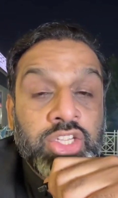 BanTLP123's tweet photo. الحمدلله...ایڈووکیٹ ہادی علی چٹھہ صاحب کو رہا کردیا گیا ہے ۔۔۔
اب میرا دل کر رہا ہے اس شخص کی منحوس شکل پر گوبر بھر بھر جوتے مارے جائیں۔۔۔
Comment and tag This bullshit...
#BanTLP #Pakistan https://t.co/Vfi6NmEKoC