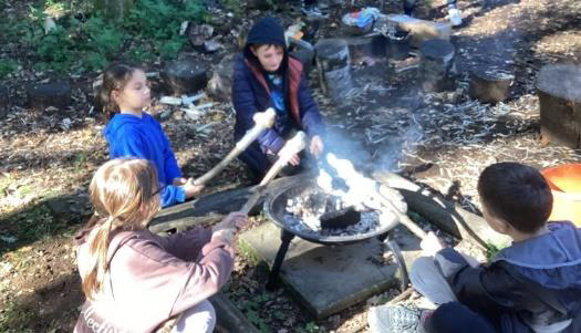 Dovery_Academy's tweet photo. Year 4 recently wrapped up their Forest School sessions with the traditional marshmallow toasting around the campfire, while Year 2 began theirs last week on a very rainy Monday - embracing the outdoors whatever the weather! https://t.co/rsfBAMO9Mr