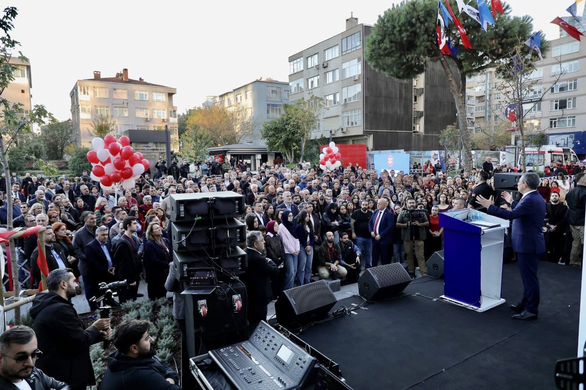 Bugün Genel Başkanımız Sn. Özgür Özel’in <a href="/eczozgurozel/">Özgür Özel</a> liderliğinde Cumhuriyetimizin 102. yılında İBB tarafından yapımı tamamlanan Zübeyde Hanım Kız Öğrenci Yurdunun açılışında bir araya geldik.
İBB Başkanımız ve Cumhurbaşkanı adayımız Sn. Ekrem İmamoğlu <a href="/CBAdayOfisi/">Cumhurbaşkanlığı Aday Ofisi</a> özellikle bu