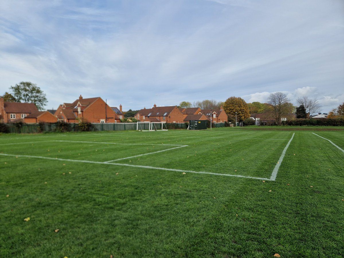 seanclixby5's tweet image. 📣 @BCSA2016 Autumn football pitch renovations on Broughton Rec Field have taken really well ⚽️🌱🙏👍👍

📣2 months ago they were in a really sorry state due to the usual Spring renovations not taking well due to the drought conditions 
1/2