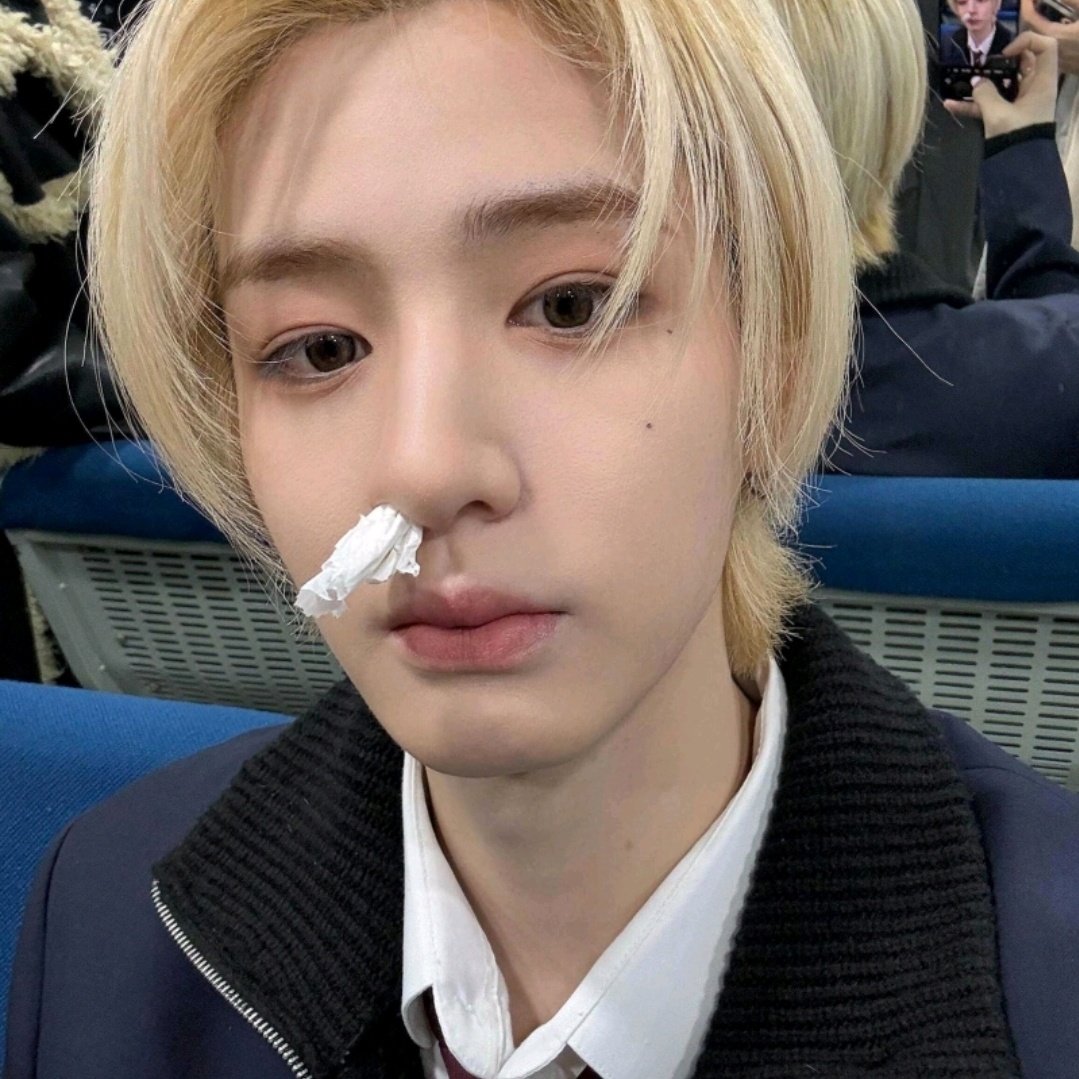 27 (@rvziax) on Twitter photo 