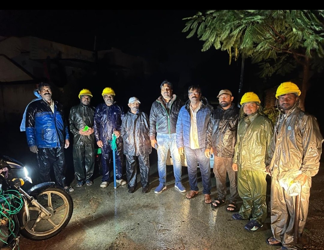 TG_NPDCL's tweet photo. ⚡ #TGNPDCL Power Supply Update | #Warangal #Mamnoor
🔧 Replacement of pin insulator completed on 33 kV Bollikunta feeder at Chinthakunta AB Switch, ensuring safe & reliable power supply to consumers. 💡
#TGNPDCL #Warangal #PowerUpdate https://t.co/Iff5wSvufw